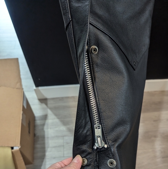 Harley Davidson Woman's Medium Leather Chaps - Picture 8 of 14